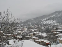 To Balkoni tis Agorianis