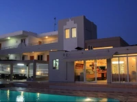 Irinna Hotel-Apartments