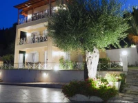 Brentanos Apartments - View of Paradise