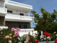 Zourpos Studios & Apartments