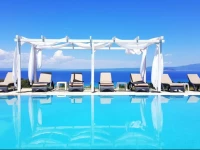 Bungalow White Luxury Apartments