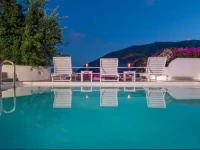 White Cave Private Villa