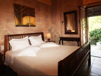 Yianna Sunny Studios