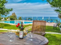 Loukas Apartments On The Waves