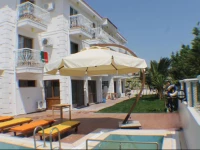 Lapis Port Surf Hotel