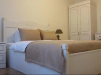 Old Town Deluxe Flats