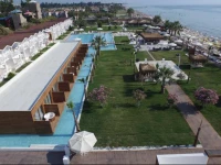 Risus Aqua Beach Resort Hotel
