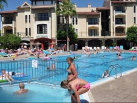 Club Turquoise Apart