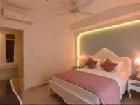 Montebello Deluxe Hotel