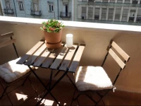 Central apartment with lovely balcony