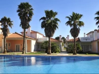 Great Townhouse With 3 Pools