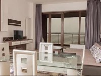 Diplomatic Lake View Apartment