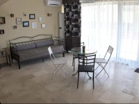 Lake Boutique Apartments Mamaia