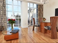 Royal Athenaeum Suites