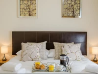 Giant Serviced Apartments