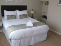 Oak Tree Lodge & Parking