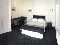 Ivy Cottage-Serviced accommodation