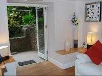 Hillside City Centre Garden Apartment