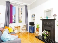 Parkside Royal Mile 5 mins walk. Free parking/WiFi