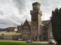 Old School Apartment Highland Club