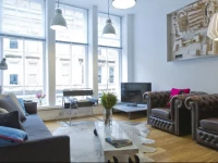 Glasgow Designer Vacation Apartment