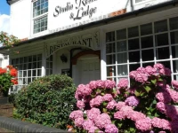 Studio Restaurant & Lodge