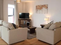 The Luxurious Semi-Circle (Peymans)