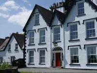 Coed Mawr Hall Bed & Breakfast