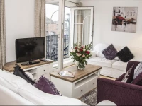 Base Serviced Apartments - The Docks