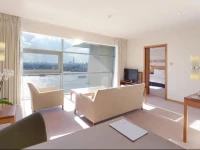 Canary Riverside Plaza Hotel