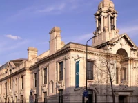 Town Hall Hotel & Apartments