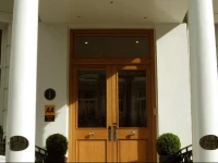 Mayflower Hotel & Apartments