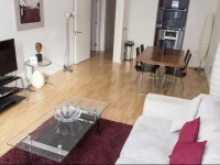 Zen Apartments Docklands