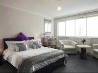 The New London Carlton Hotel