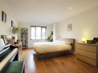 Henriques Street - Tower of London