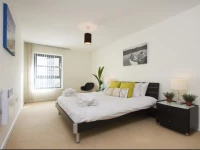 House of MoLi - Commercial Road Apartments