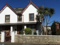 Carisbrooke House 4*