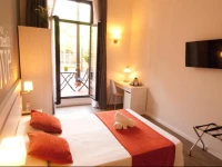 Hostal Live Barcelona