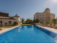 Healthouse Apartments