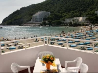 Apartamentos Cala Llonga