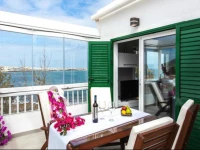 Coral Bay Beachfront Apartment by Vacanzy Collection