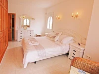 Apartment with garden and views, in Moraira