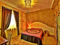 Art B&B Joyful People