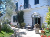 Appartamento in Villa con Giardino privato e piscina