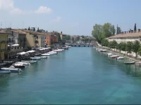 Fiori sullAcqua Apartments