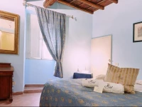 Wembacher Palace Fontana Di Trevi Lady