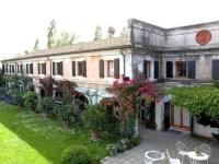 Corte di Villa Colloredo