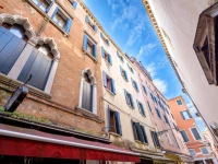 The Lions House APT4