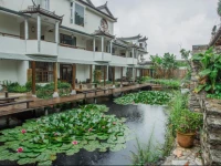 Maomaocool Traveling with Hotel Santa