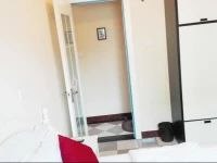 Xiajiao Metro Apartment